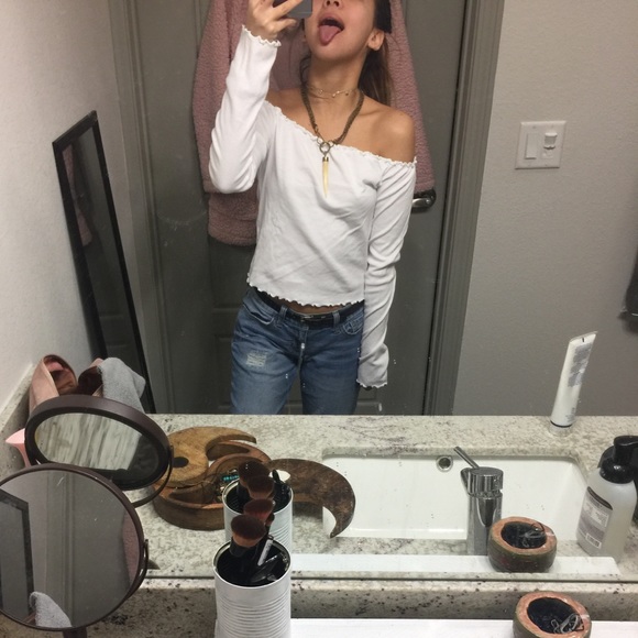 FOREVER 21 -Cropped LARGE OFF SHOULDER TOP - Picture 3 of 3